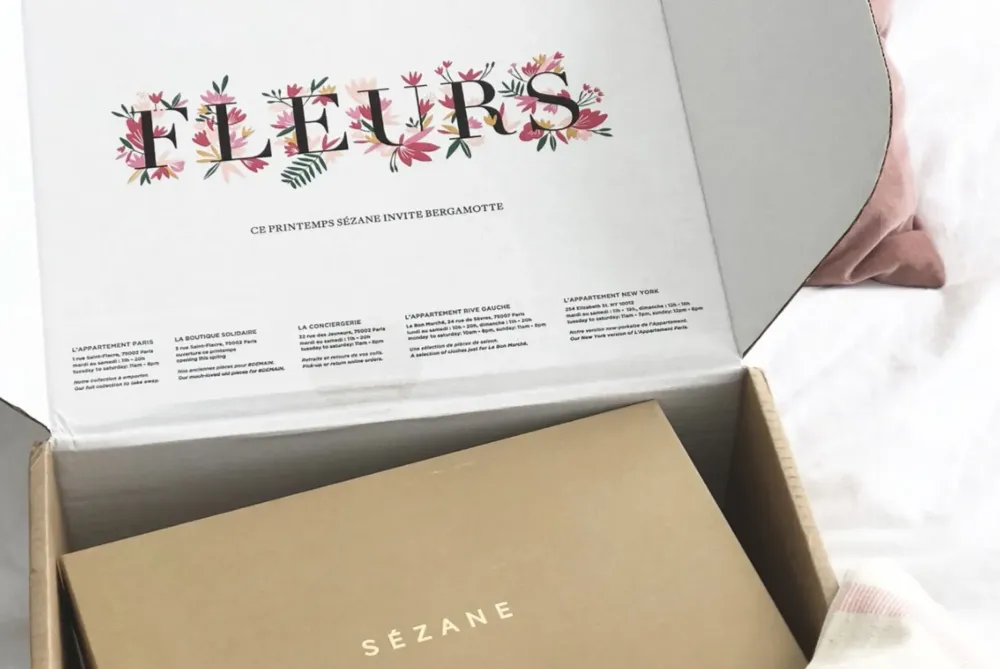 Personalised Sézane parcel with the customer’s name on the sealing sticker, offering a premium, tailor-made delivery experience.